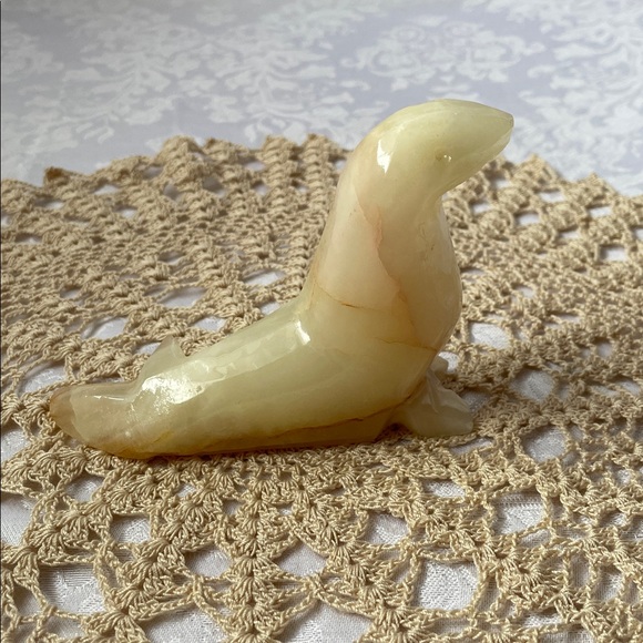 Vintage 1970 hand carved stone Onyx seal figurine. - Picture 3 of 5